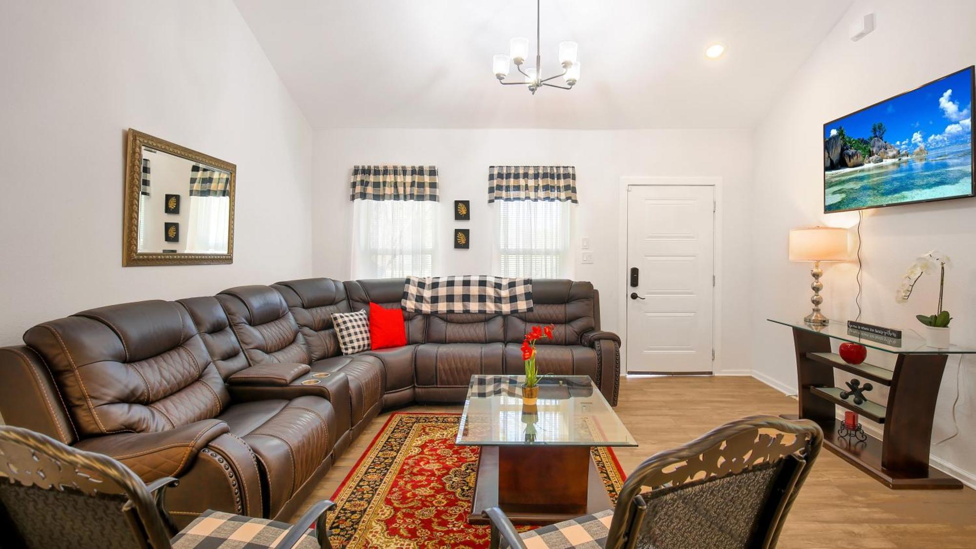 Large Open In Spacious 4-br 3-ba Oasis San Antonio
